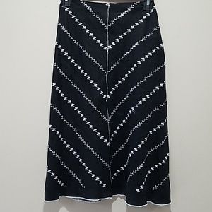 Embroidery black and white skirt